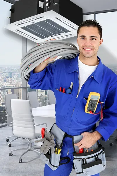 Gebläsekonvektor und Servicetechniker