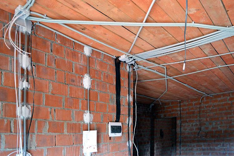 Installation der elektrischen Leitungen