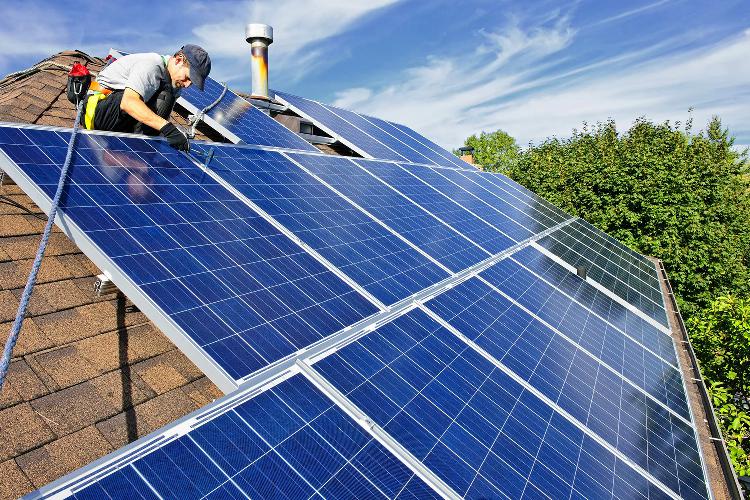 Installation von Solarmodulen für Privathaushalte und Unternehmen